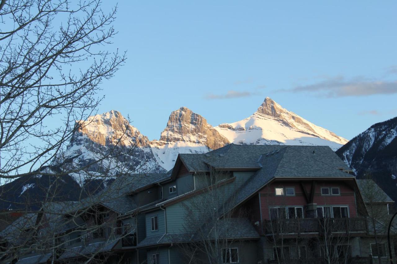 Apartment Rocky Mountain View